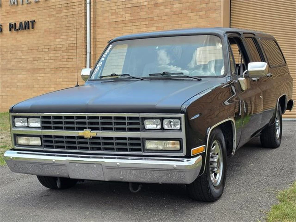 1989 Chevrolet Suburban 7th Gen - Image 2 of 31
