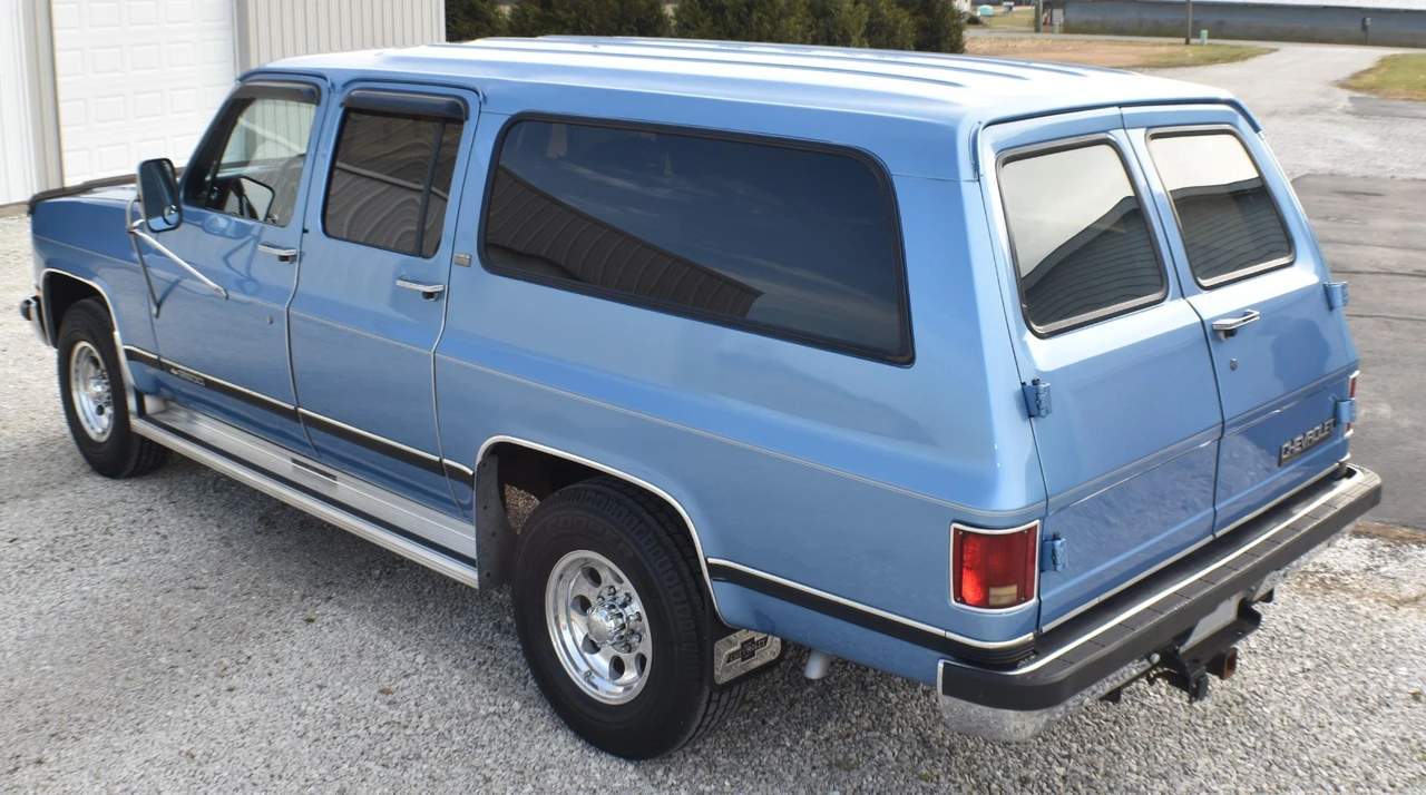 1989 Chevrolet Suburban 7th Gen - Image 8 of 21