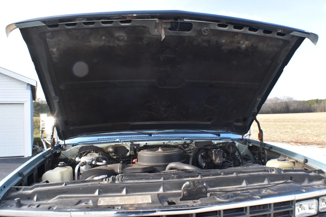 1989 Chevrolet Suburban 7th Gen - Image 17 of 21