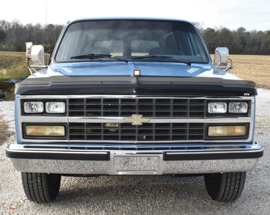1989 Chevrolet Suburban 7th Gen - Image 4 of 21