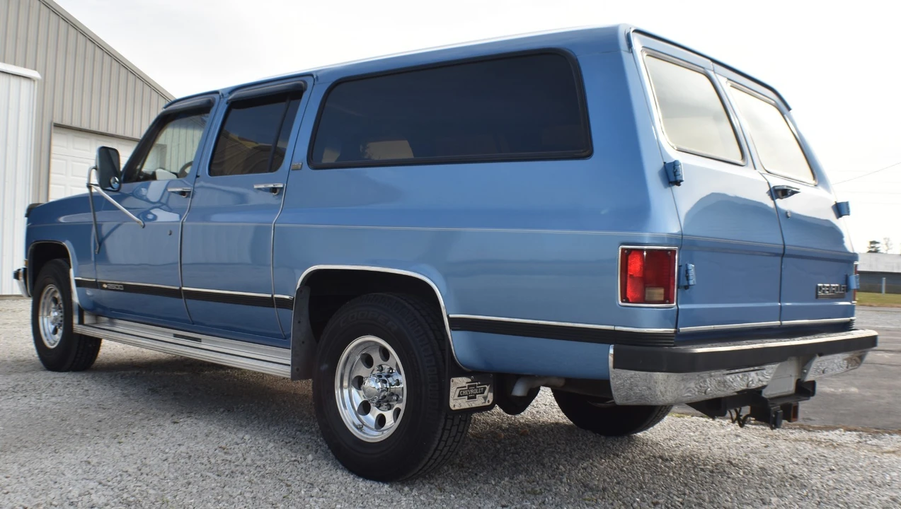 1989 Chevrolet Suburban 7th Gen - Image 9 of 21