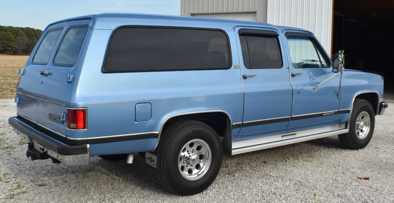 1989 Chevrolet Suburban 7th Gen - Image 12 of 21