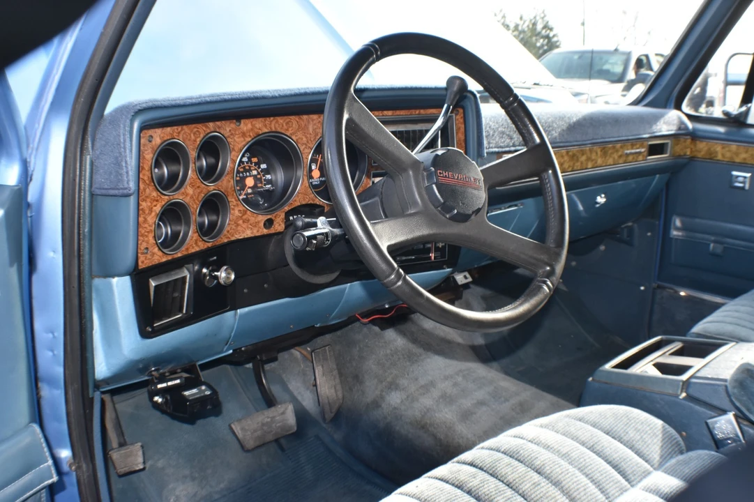 1989 Chevrolet Suburban 7th Gen - Image 21 of 21