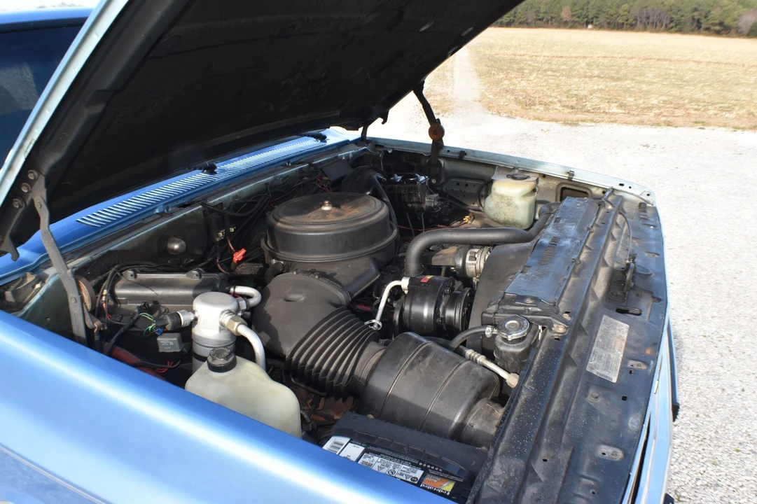 1989 Chevrolet Suburban 7th Gen - Image 16 of 21