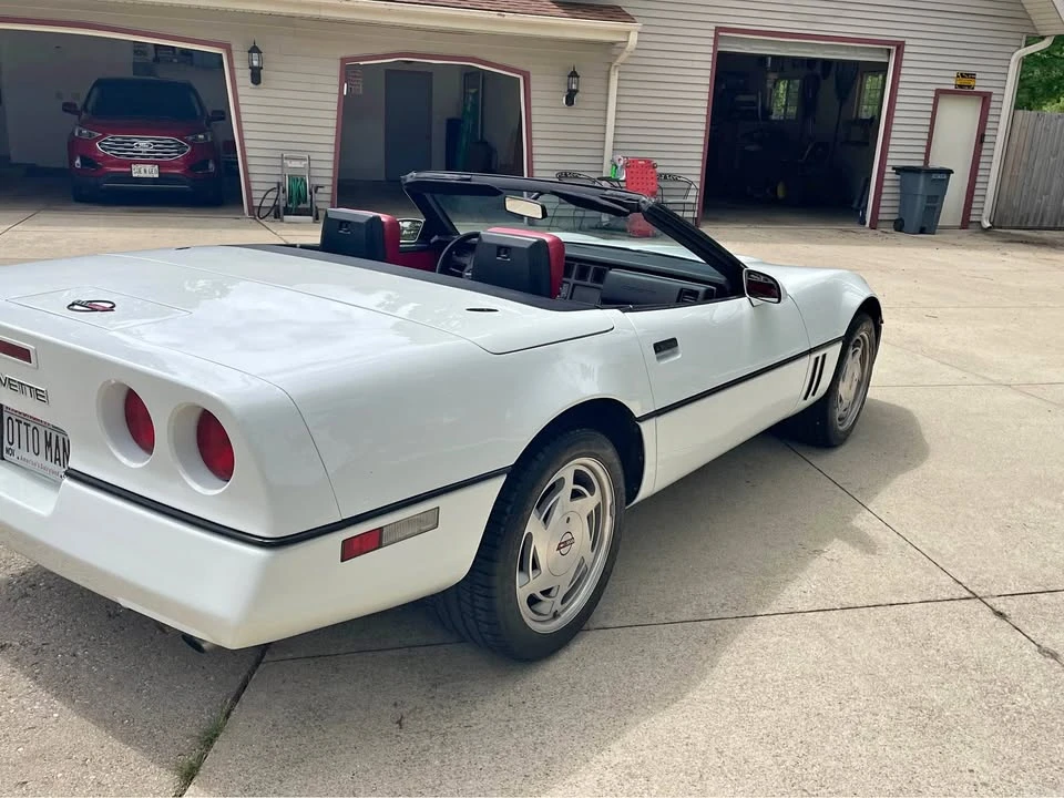 1989 Chevrolet Corvette C4 - Image 1 of 3