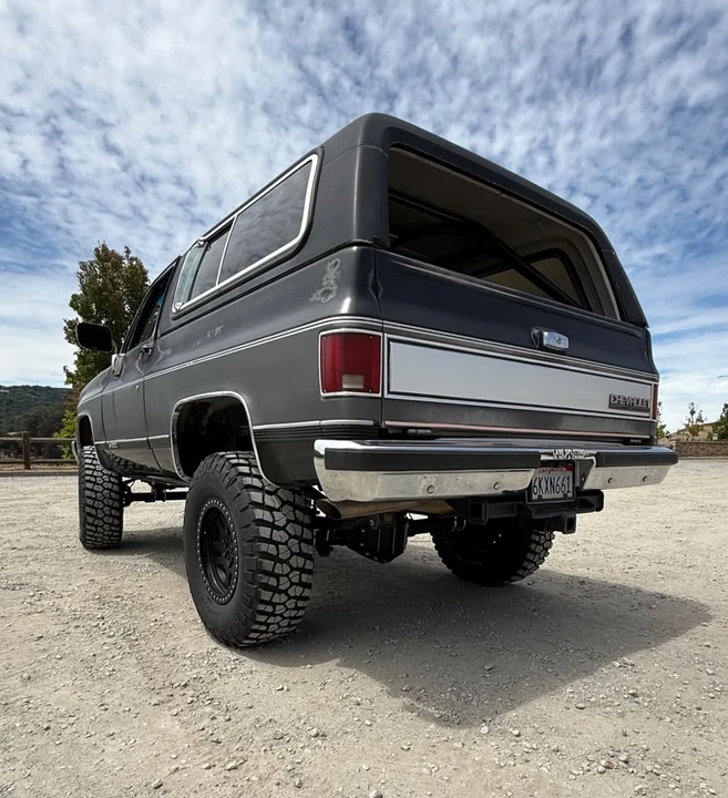 1989 Chevrolet K5 Blazer 2nd Gen - Image 2 of 15