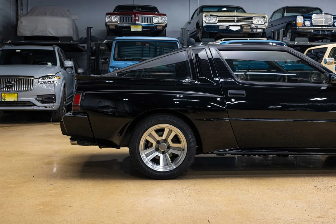 1989 Chrysler Conquest - Image 16 of 31