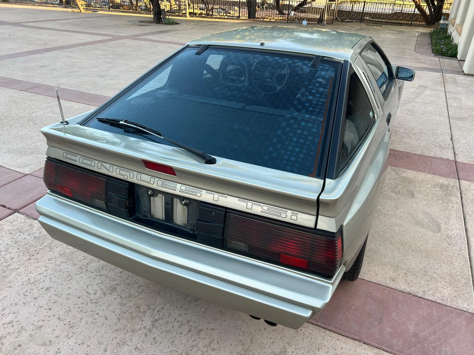1989 Chrysler Conquest - Image 11 of 31