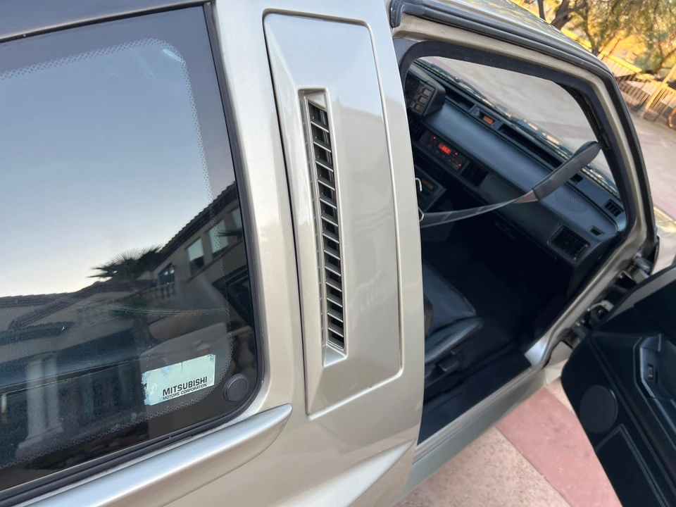 1989 Chrysler Conquest - Image 22 of 31