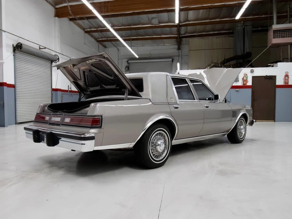 1989 Chrysler New Yorker - Image 14 of 31