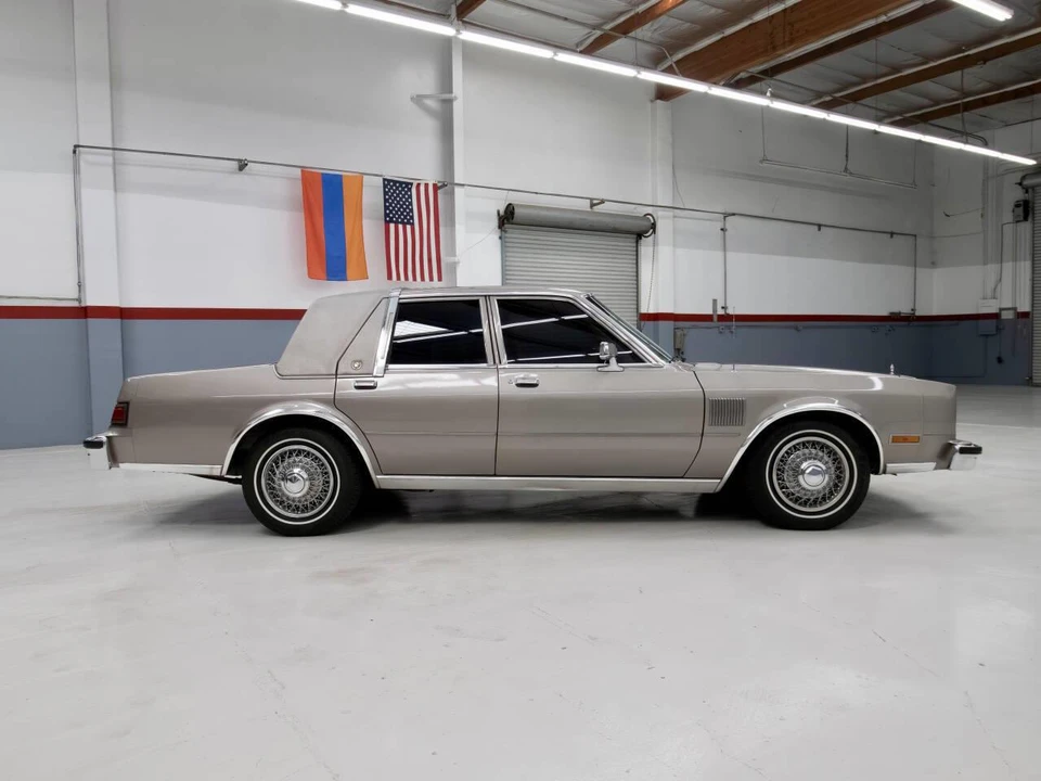 1989 Chrysler New Yorker - Image 5 of 31