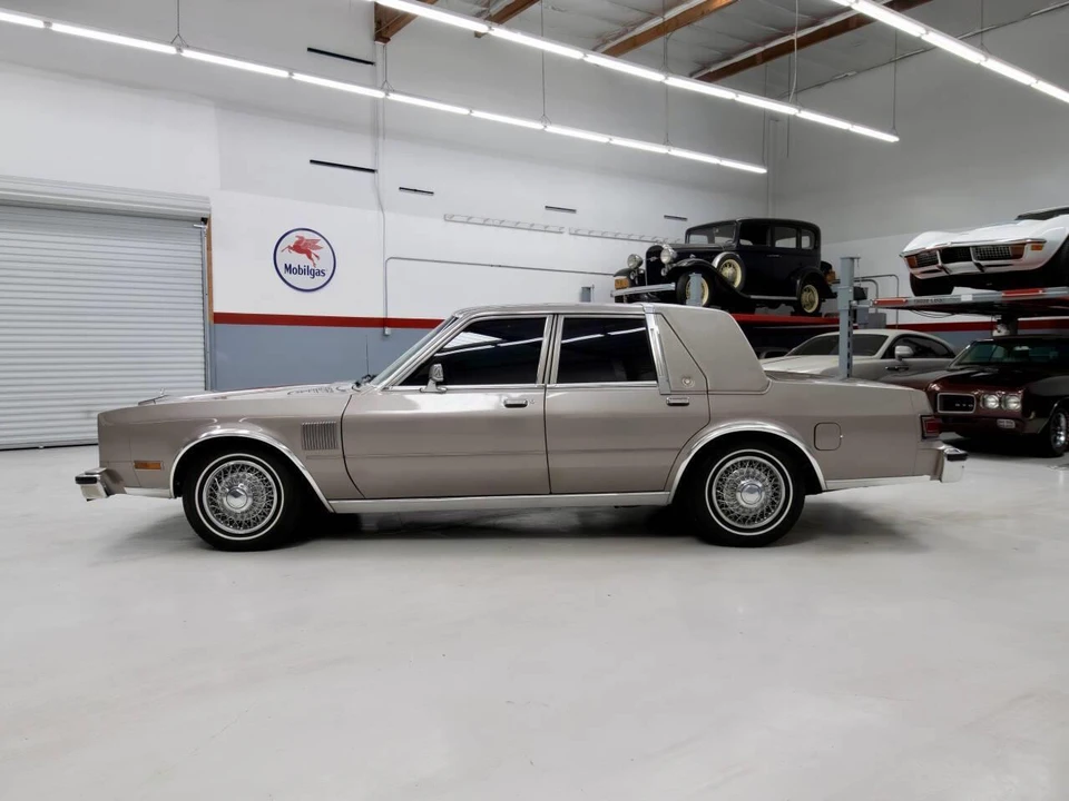1989 Chrysler New Yorker - Image 9 of 31