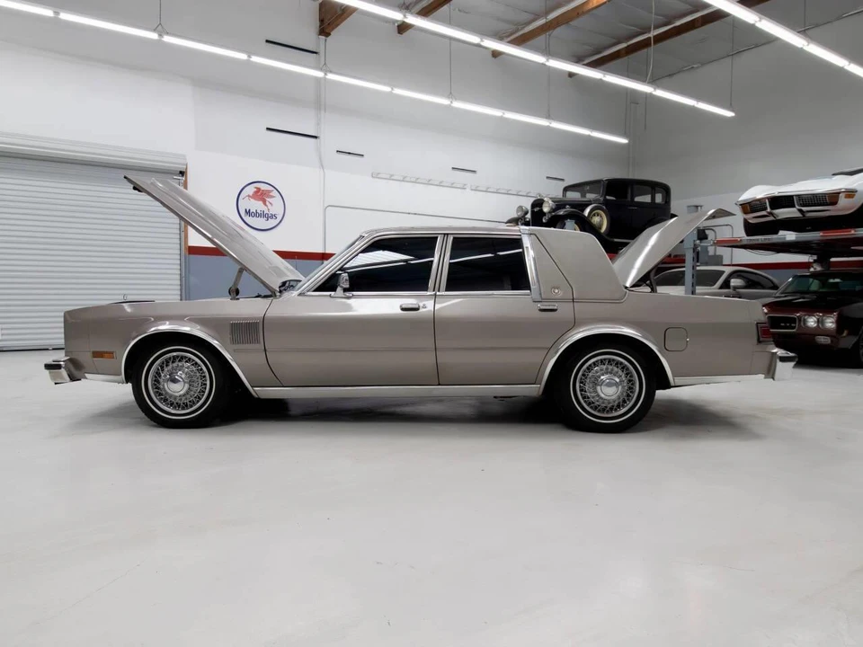 1989 Chrysler New Yorker - Image 17 of 31