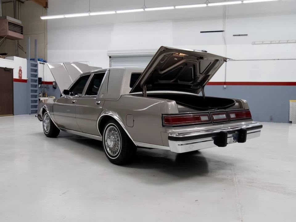 1989 Chrysler New Yorker - Image 16 of 31
