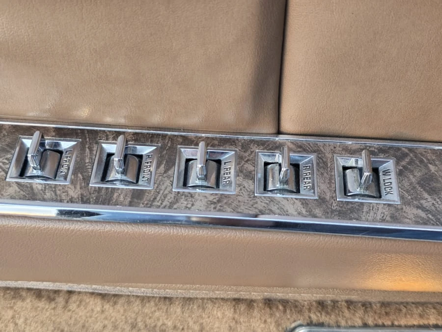 1989 Chrysler New Yorker - Image 17 of 26