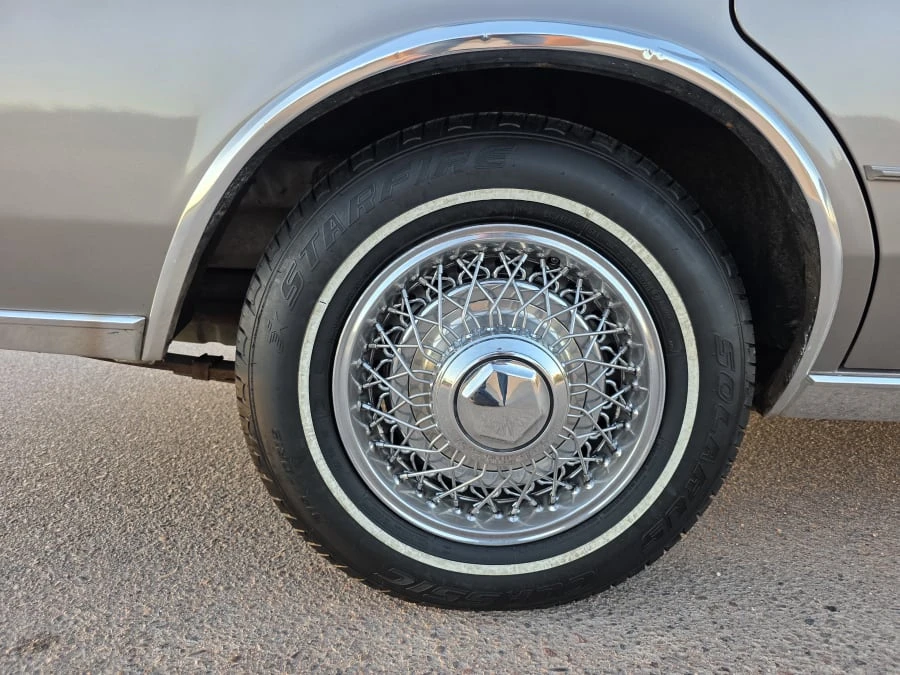 1989 Chrysler New Yorker - Image 11 of 26