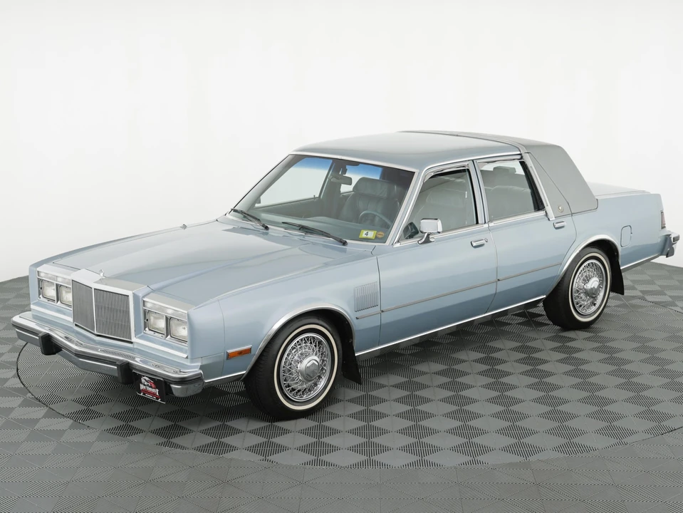 1989 Chrysler New Yorker - Image 2 of 31