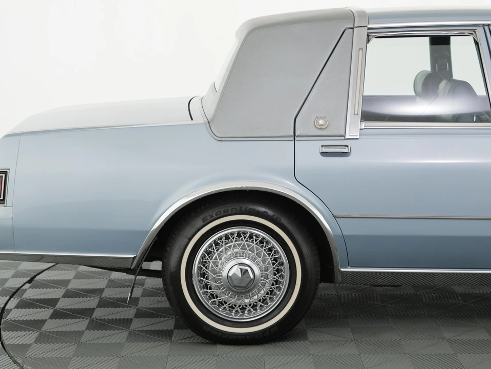 1989 Chrysler New Yorker - Image 24 of 31