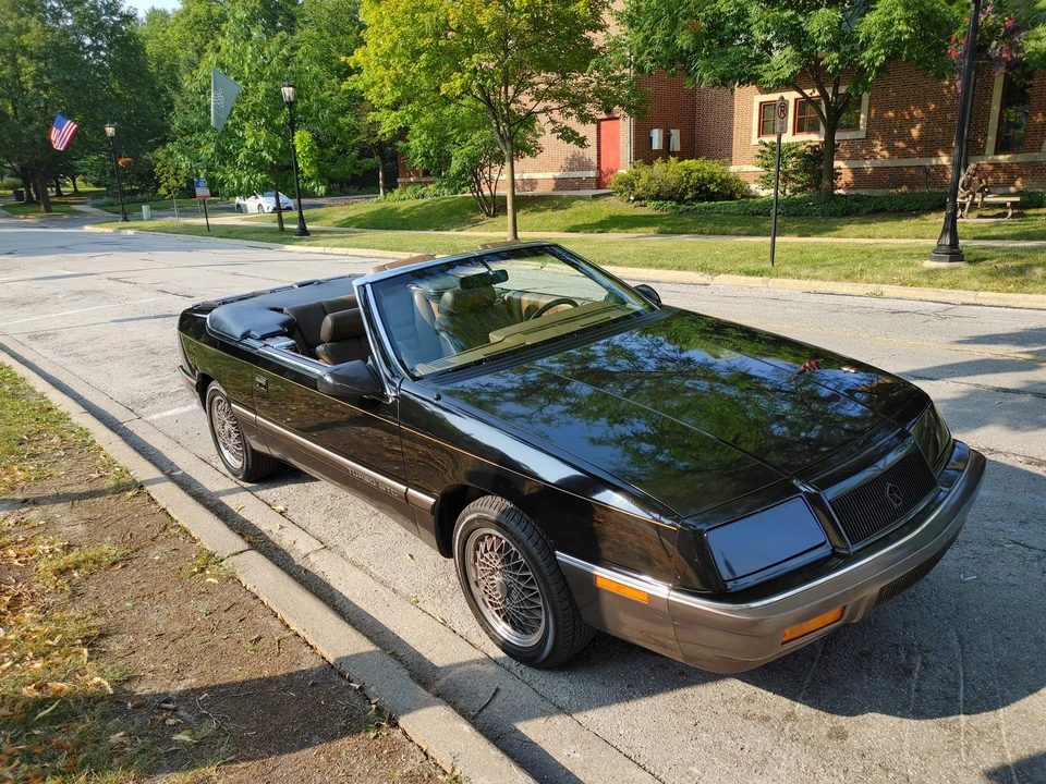 1989 Chrysler LeBaron - Image 17 of 31
