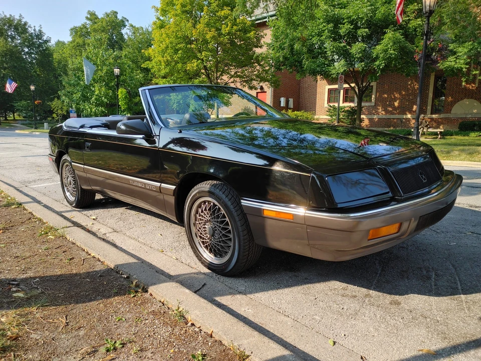 1989 Chrysler LeBaron - Image 16 of 31