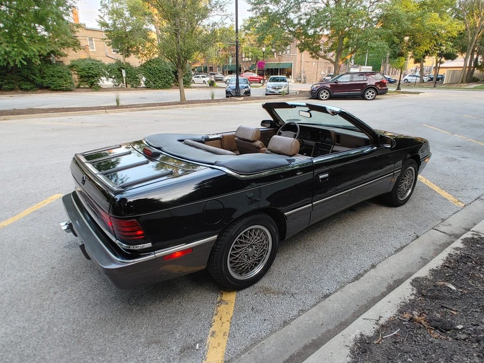 1989 Chrysler LeBaron - Image 9 of 31