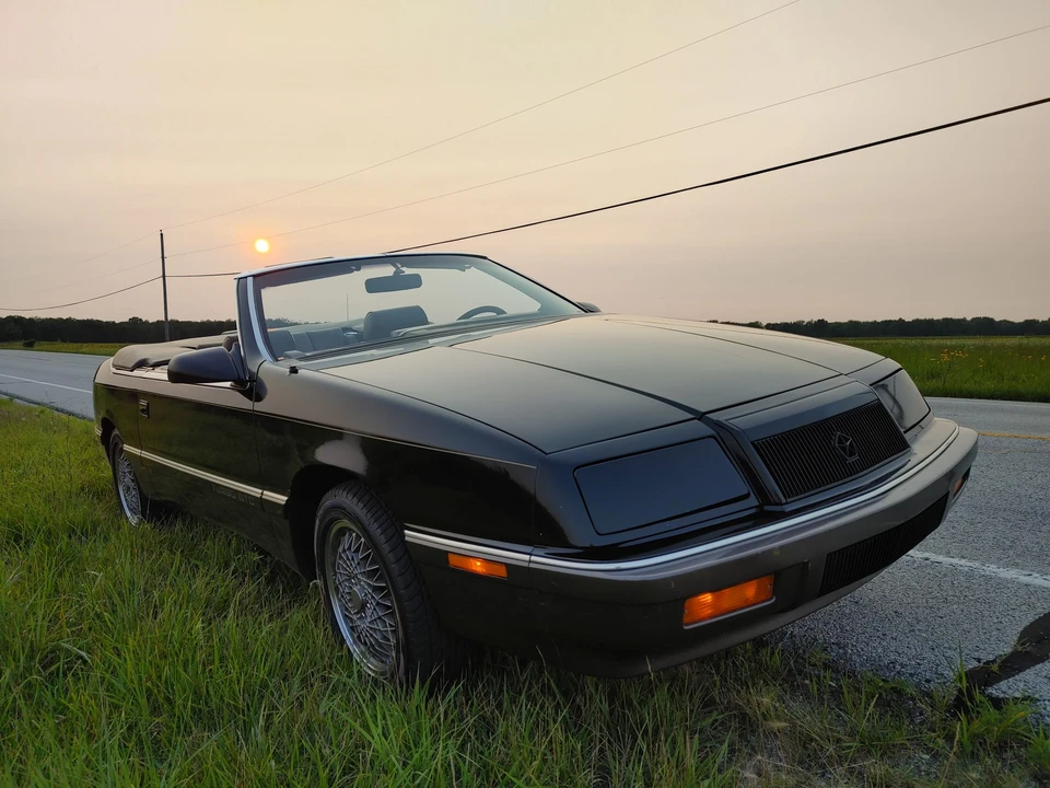 1989 Chrysler LeBaron - Image 18 of 31