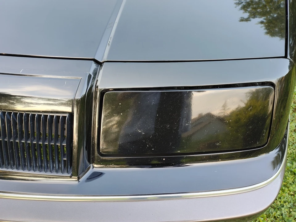 1989 Chrysler LeBaron - Image 23 of 31