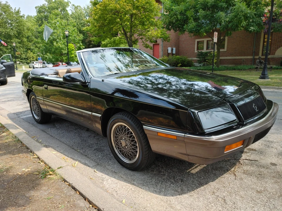 1989 Chrysler LeBaron - Image 19 of 31