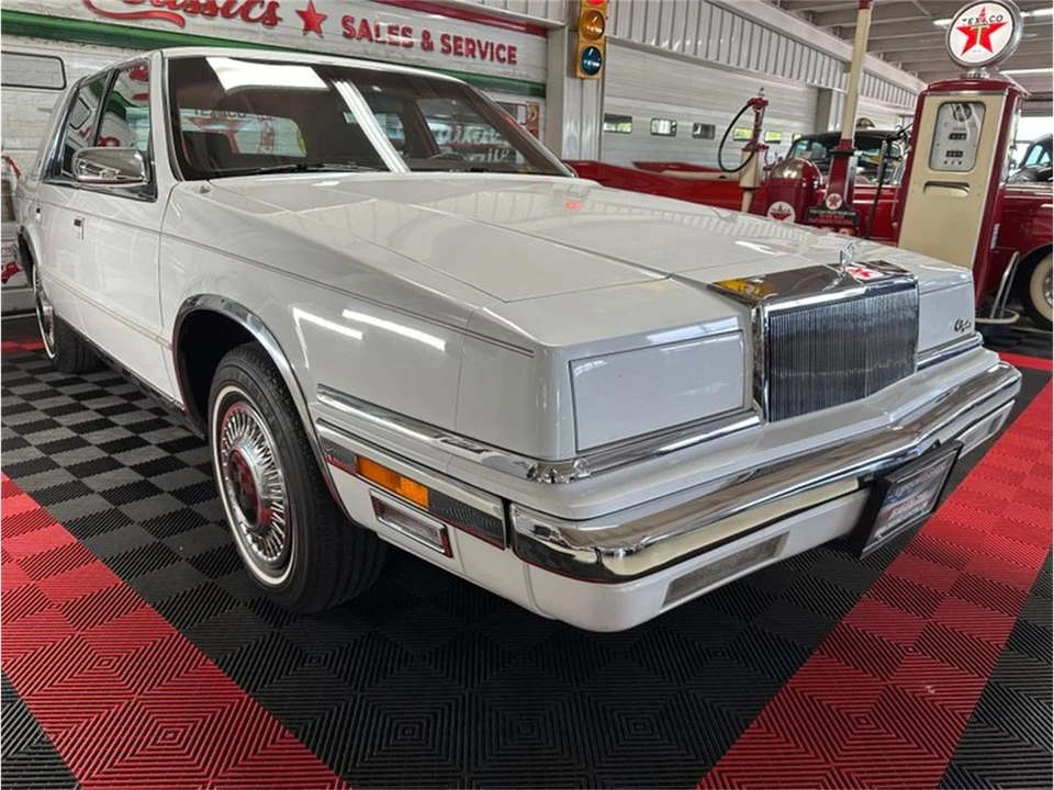 1989 Chrysler New Yorker - Image 3 of 31