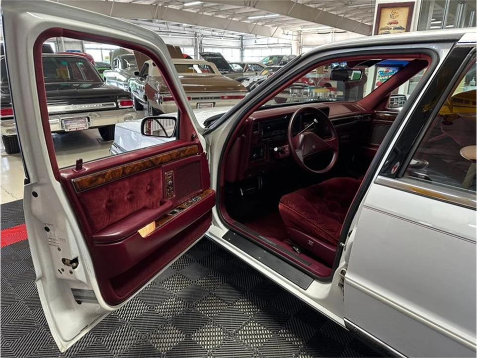 1989 Chrysler New Yorker - Image 13 of 31