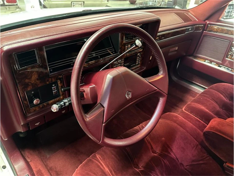 1989 Chrysler New Yorker - Image 17 of 31
