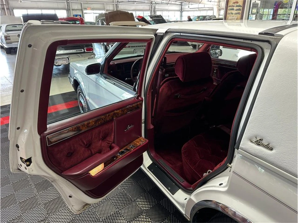 1989 Chrysler New Yorker - Image 27 of 31