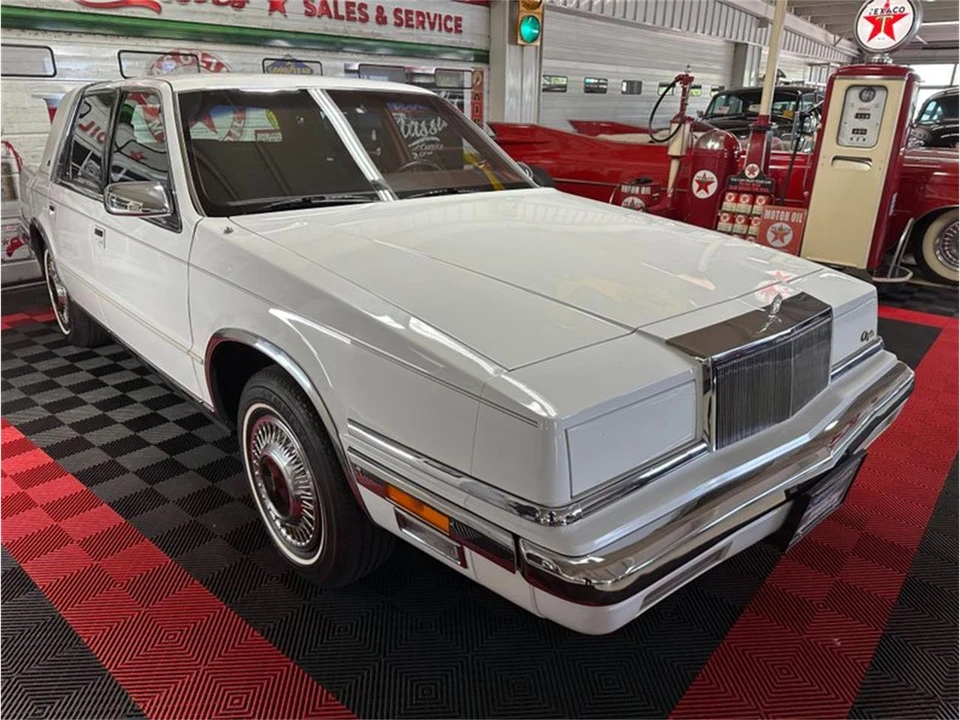 1989 Chrysler New Yorker - Image 2 of 31