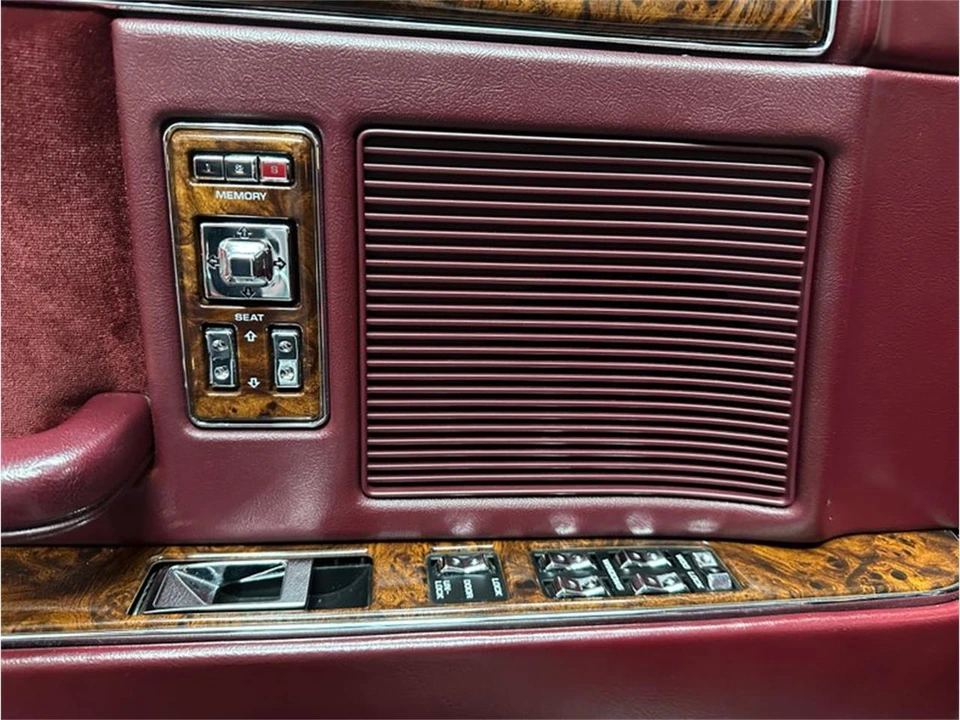 1989 Chrysler New Yorker - Image 16 of 31