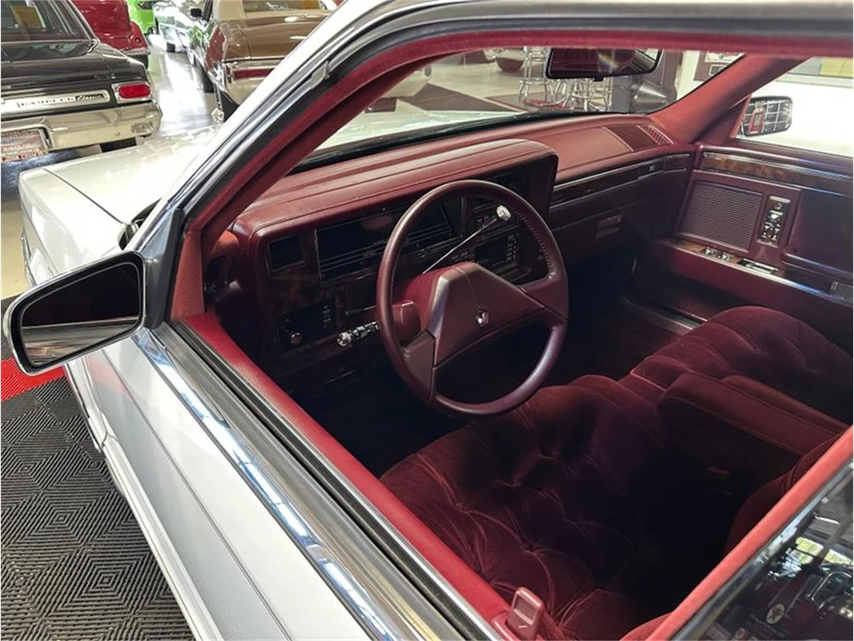 1989 Chrysler New Yorker - Image 12 of 31