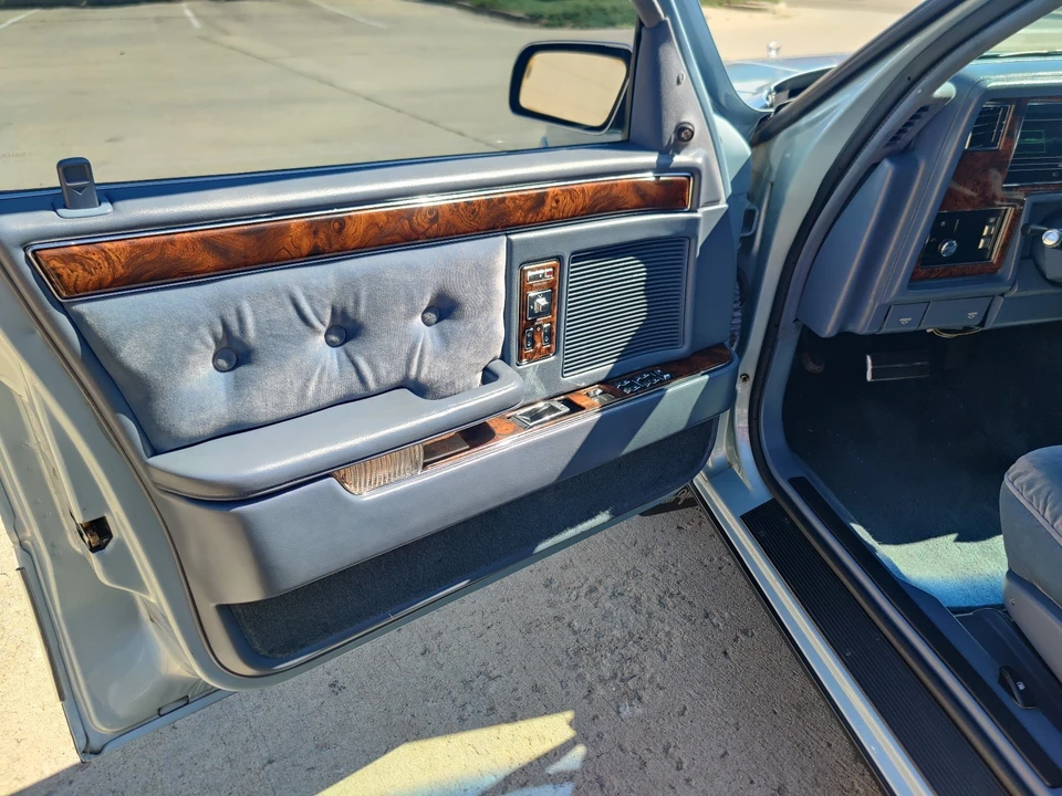 1989 Chrysler New Yorker - Image 21 of 31