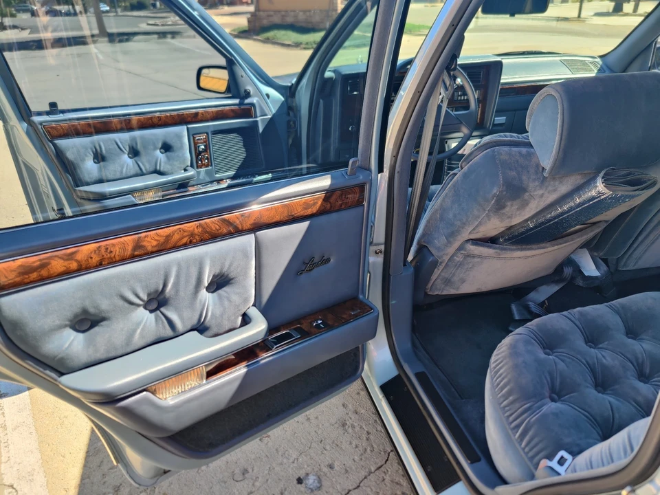 1989 Chrysler New Yorker - Image 25 of 31