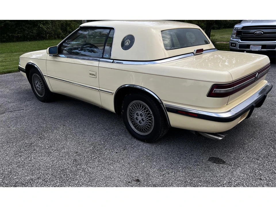 1989 Chrysler TC by Maserati - Image 12 of 31
