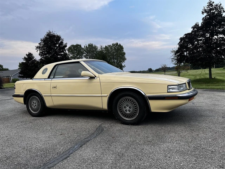 1989 Chrysler TC by Maserati - Image 16 of 31