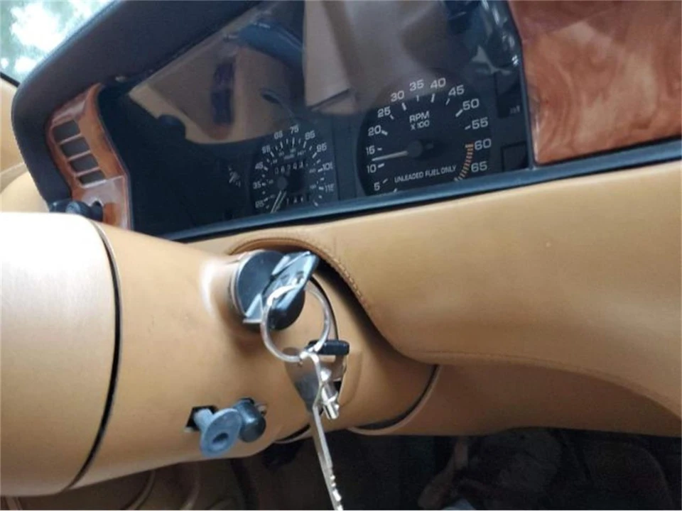 1989 Chrysler TC by Maserati - Image 24 of 30