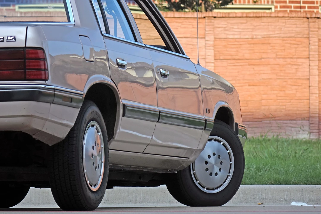 1989 Chrysler K-Car - Image 13 of 31