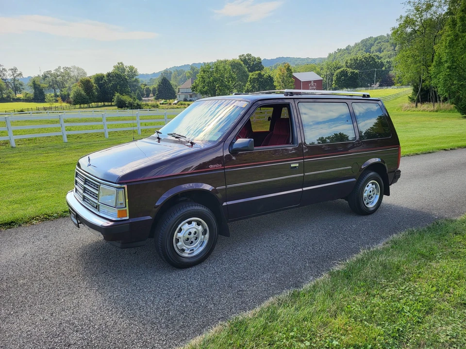 1989 Dodge Caravan - Image 2 of 31