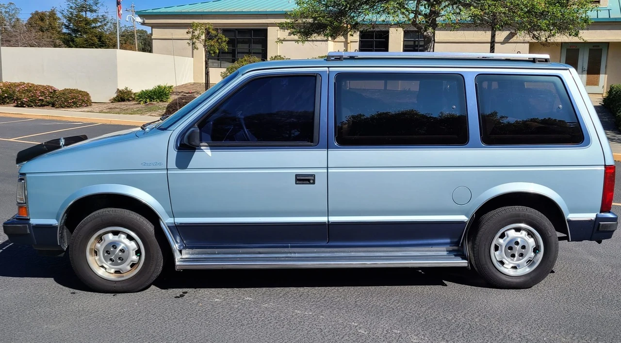 1989 Chrysler K-Car - Image 2 of 31