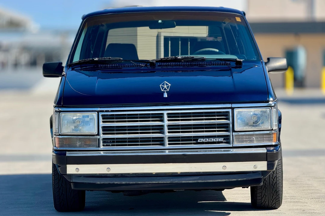 1989 Dodge Caravan - Image 2 of 31