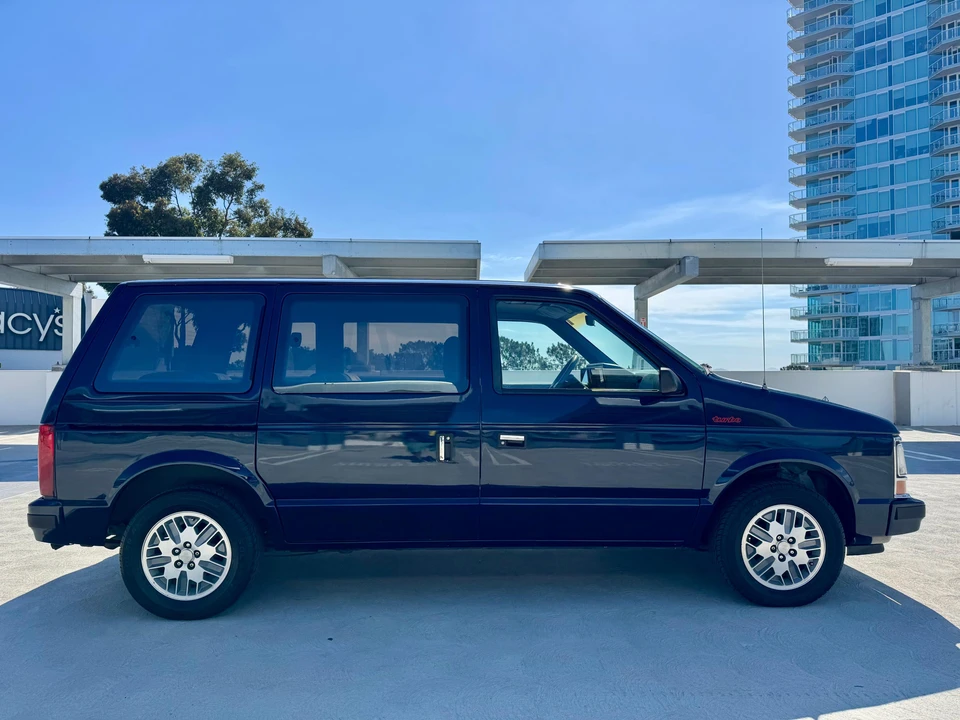 1989 Dodge Caravan - Image 25 of 31