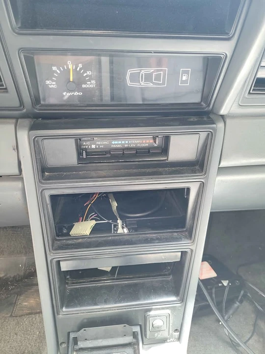 1989 Dodge Daytona - Image 6 of 20