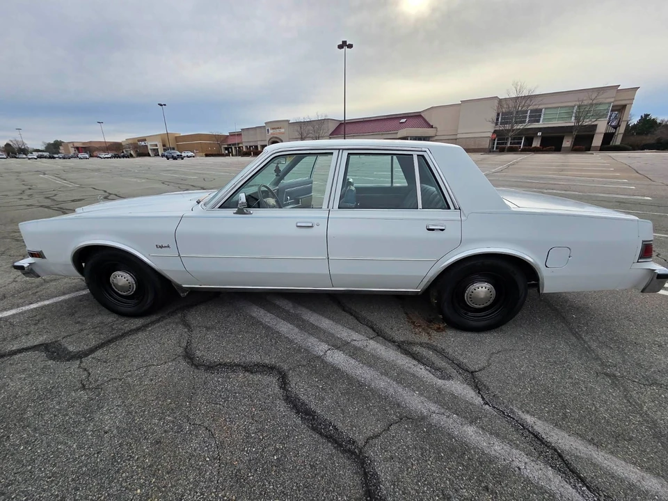 1989 Dodge Diplomat - Image 17 of 21