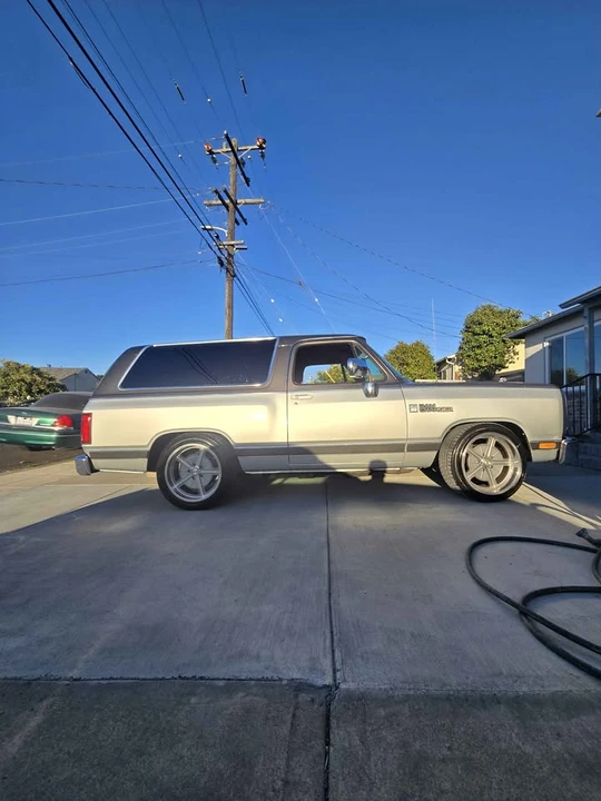 1989 Dodge Ramcharger - Image 18 of 19
