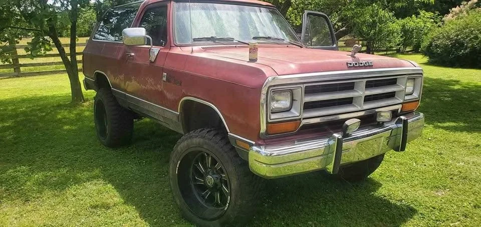 1989 Dodge Ramcharger - Image 2 of 3