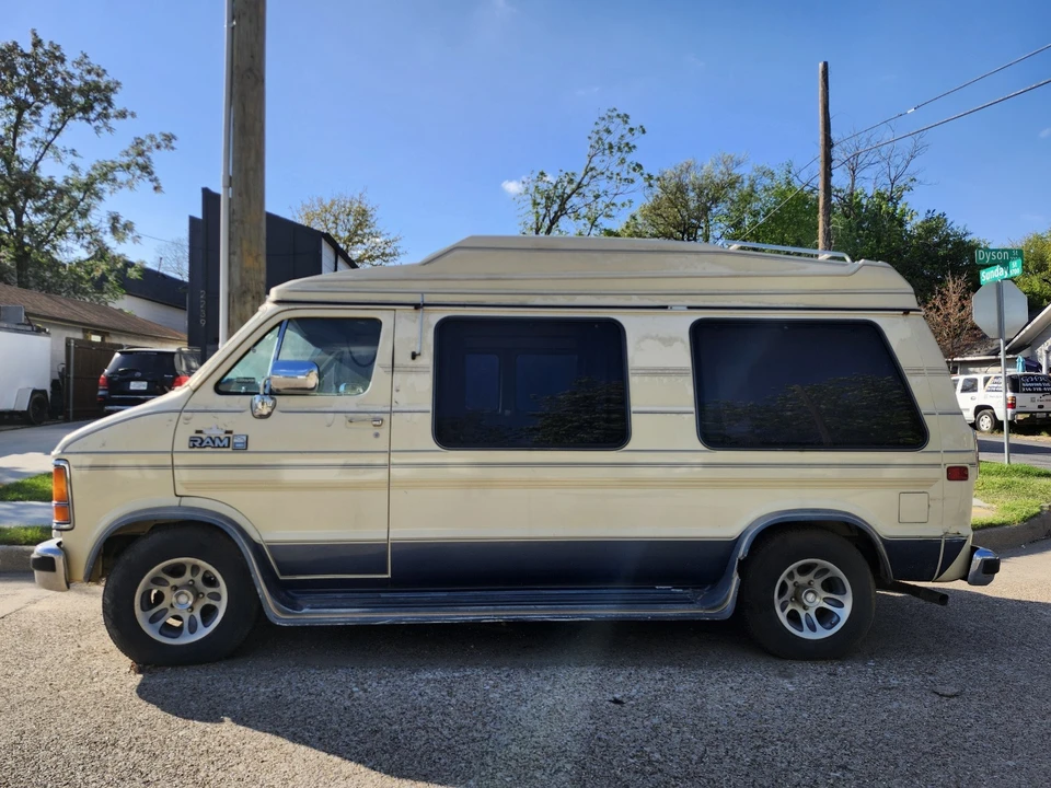 1989 Dodge Ram Van - Image 2 of 12
